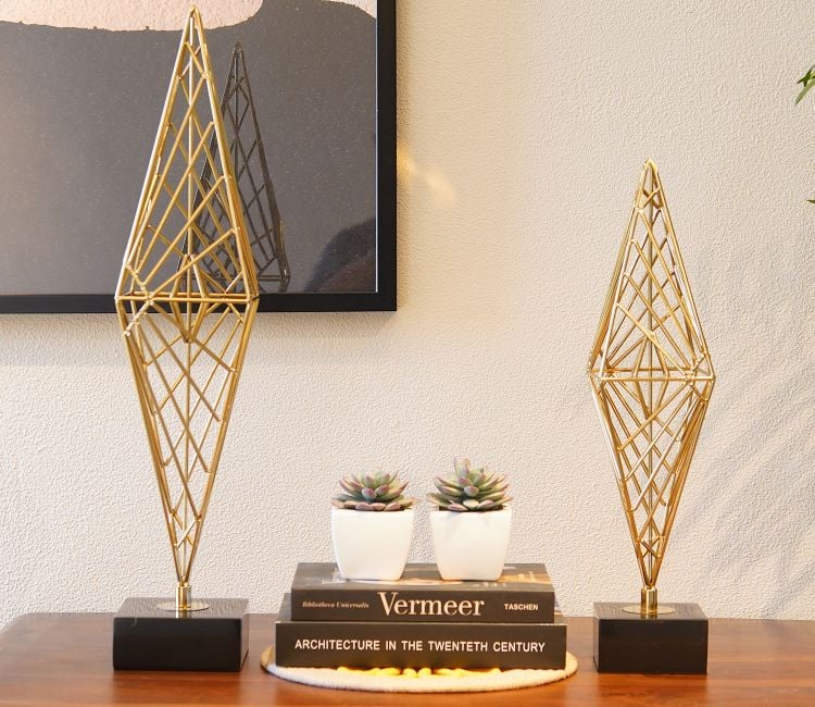 Whimsical Rhombus Console Table Decor (S, Gold)