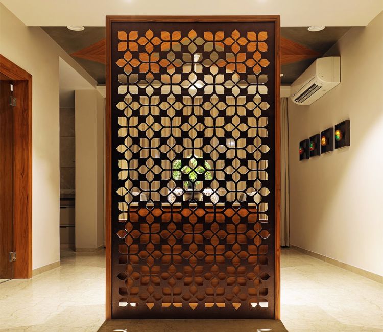 Brown Wooden Handcrafted Wooden Partition