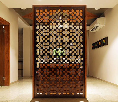 Brown Wooden Handcrafted Wooden Partition