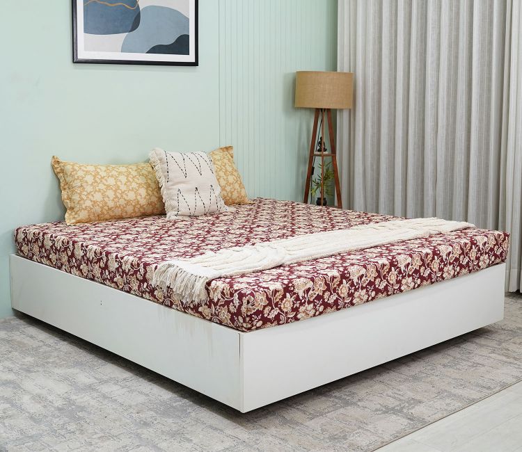 Rose Moments Queen Size Bedsheet (Red)
