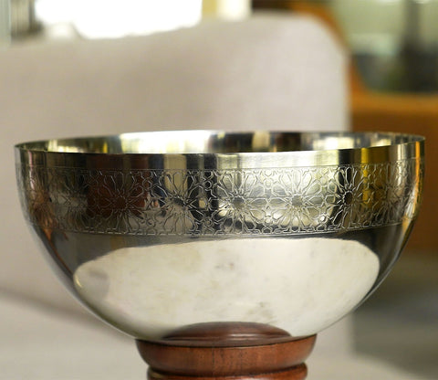 Ranier Metal and Wooden Base Round Bowl (L, Silver)