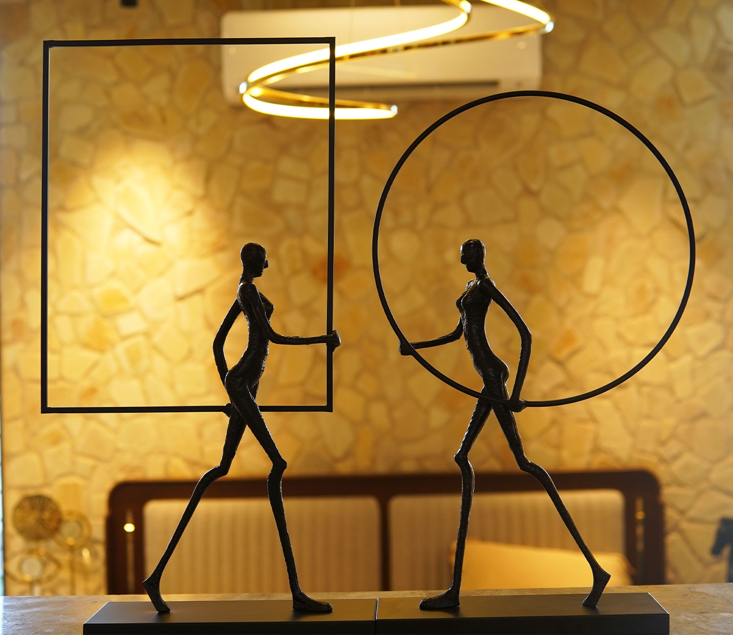 Black Wonder Women Table Showpeice (L, Black)