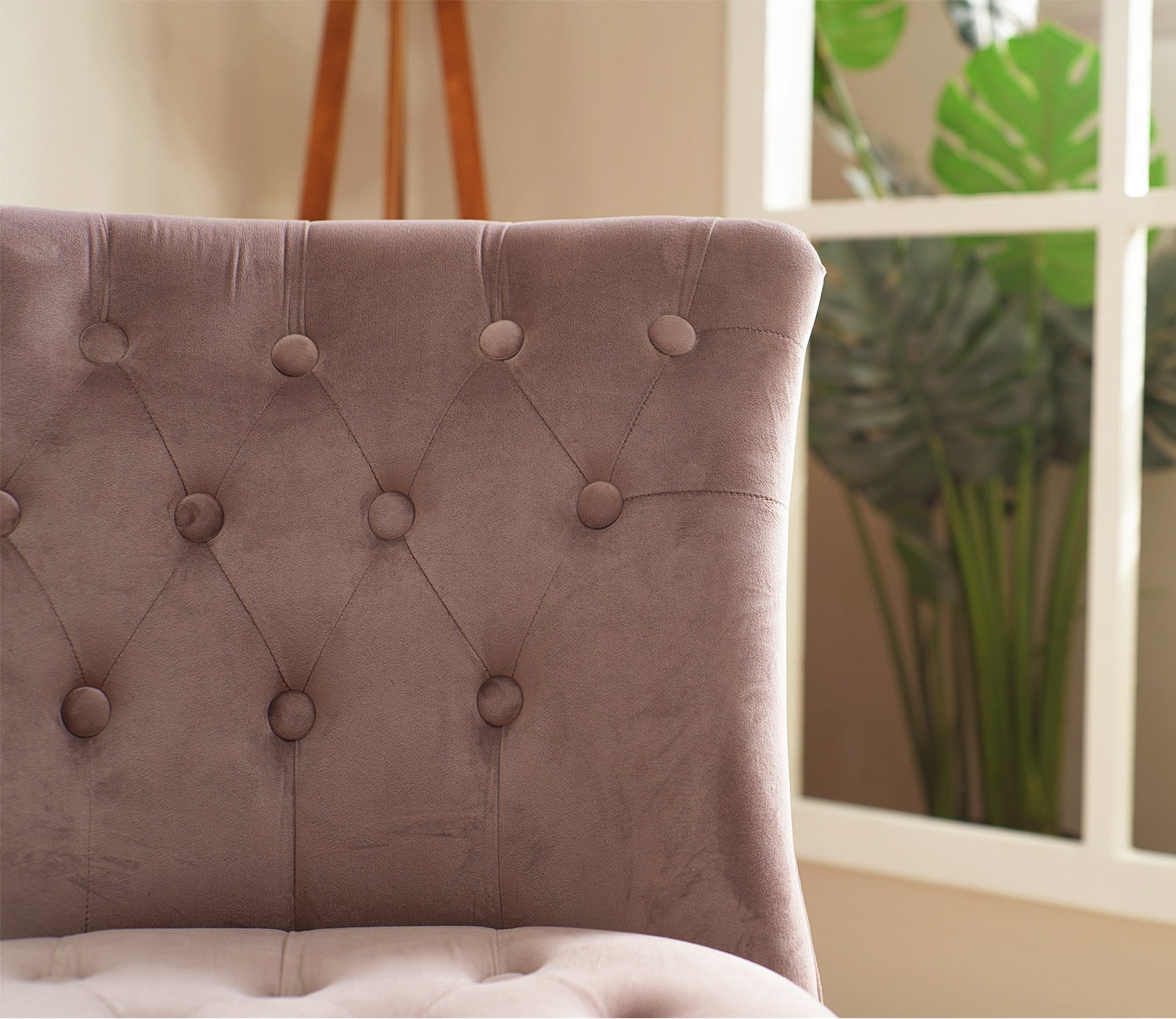 Thrace Lounge Chair (Velvet, Salmon Pink)