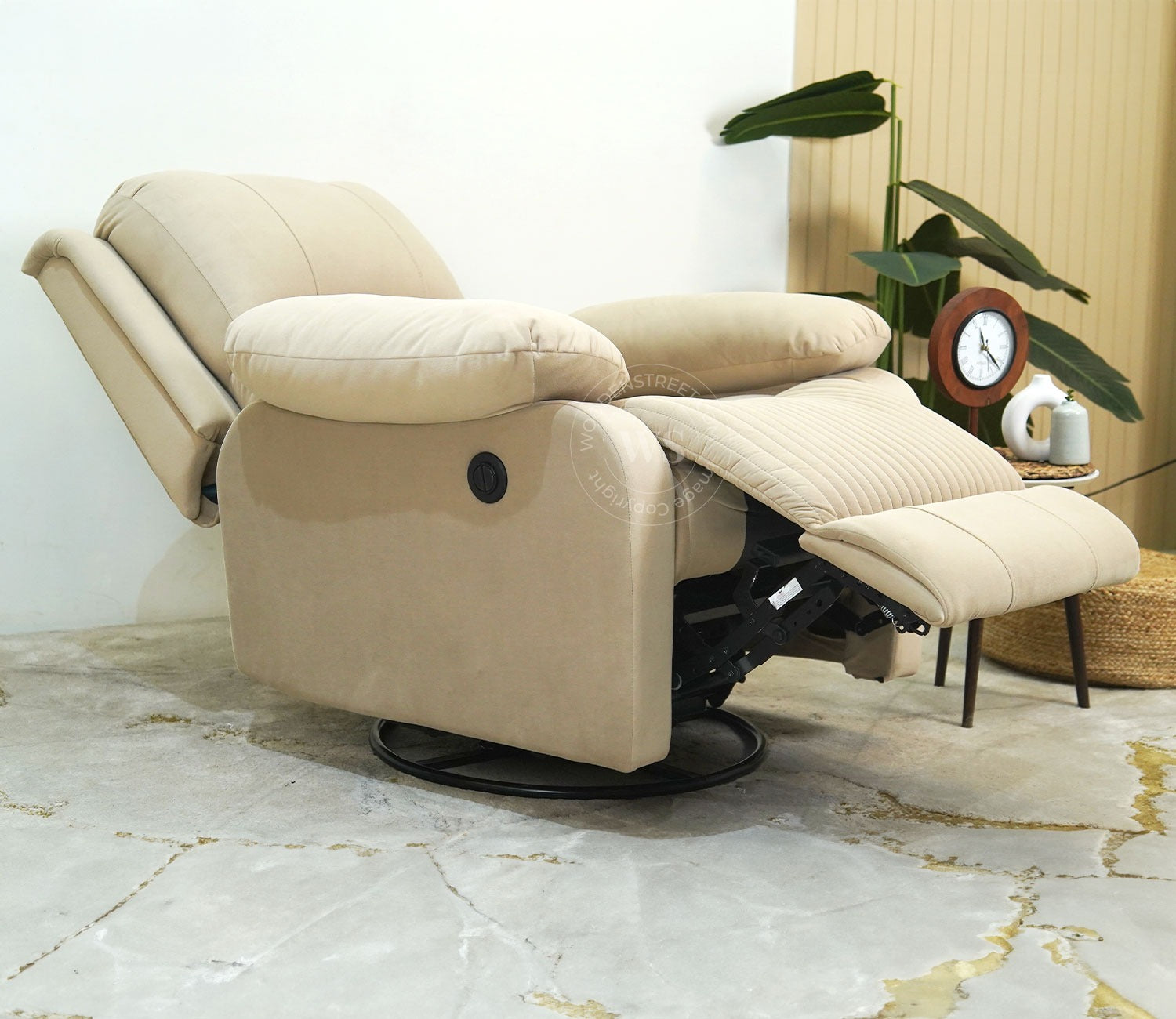 Arvana Motorized Recliner Sofa (Beige)