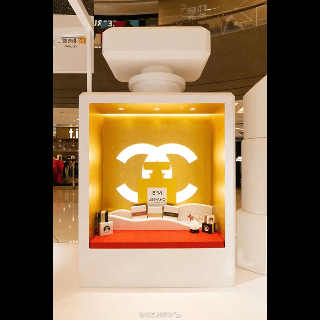 Trueliving Luxuries Retail Store Perfume display Unit with LED Light L30*W30*H90 CM