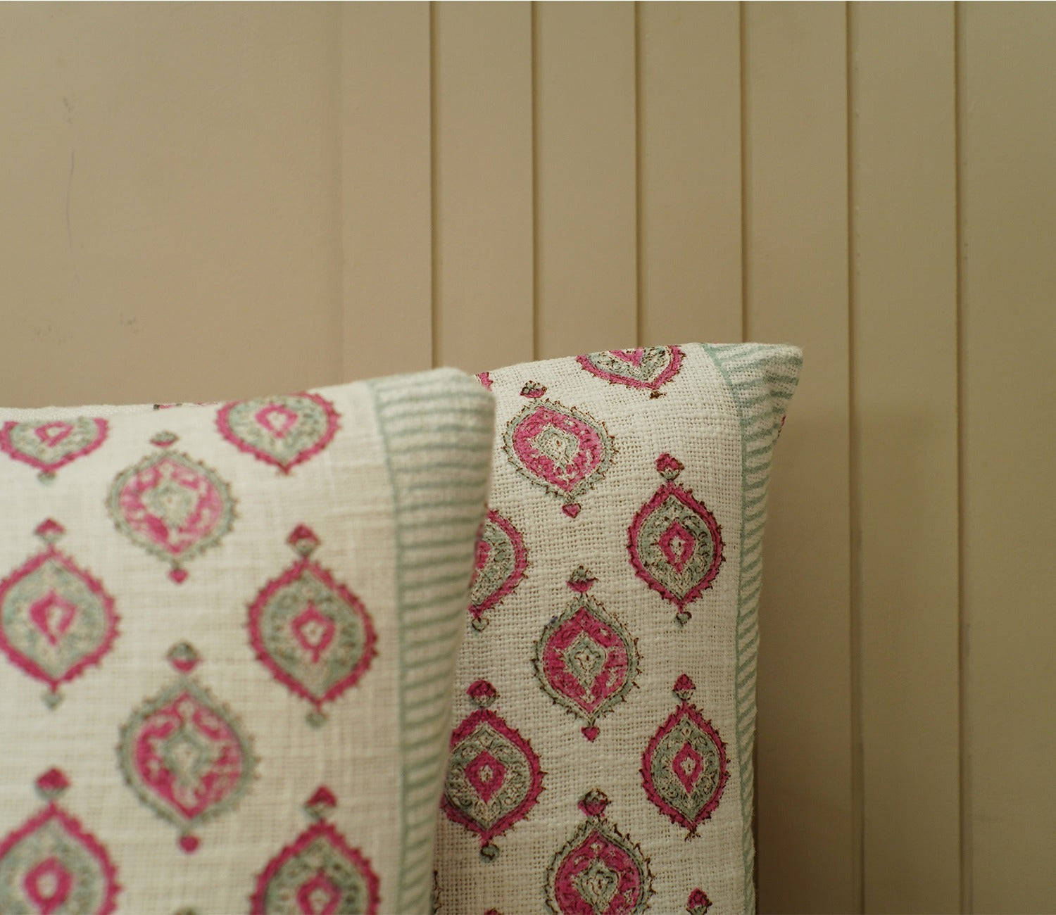 Modish Floral Printed Handloom Cotton Double Bed Cover King Size