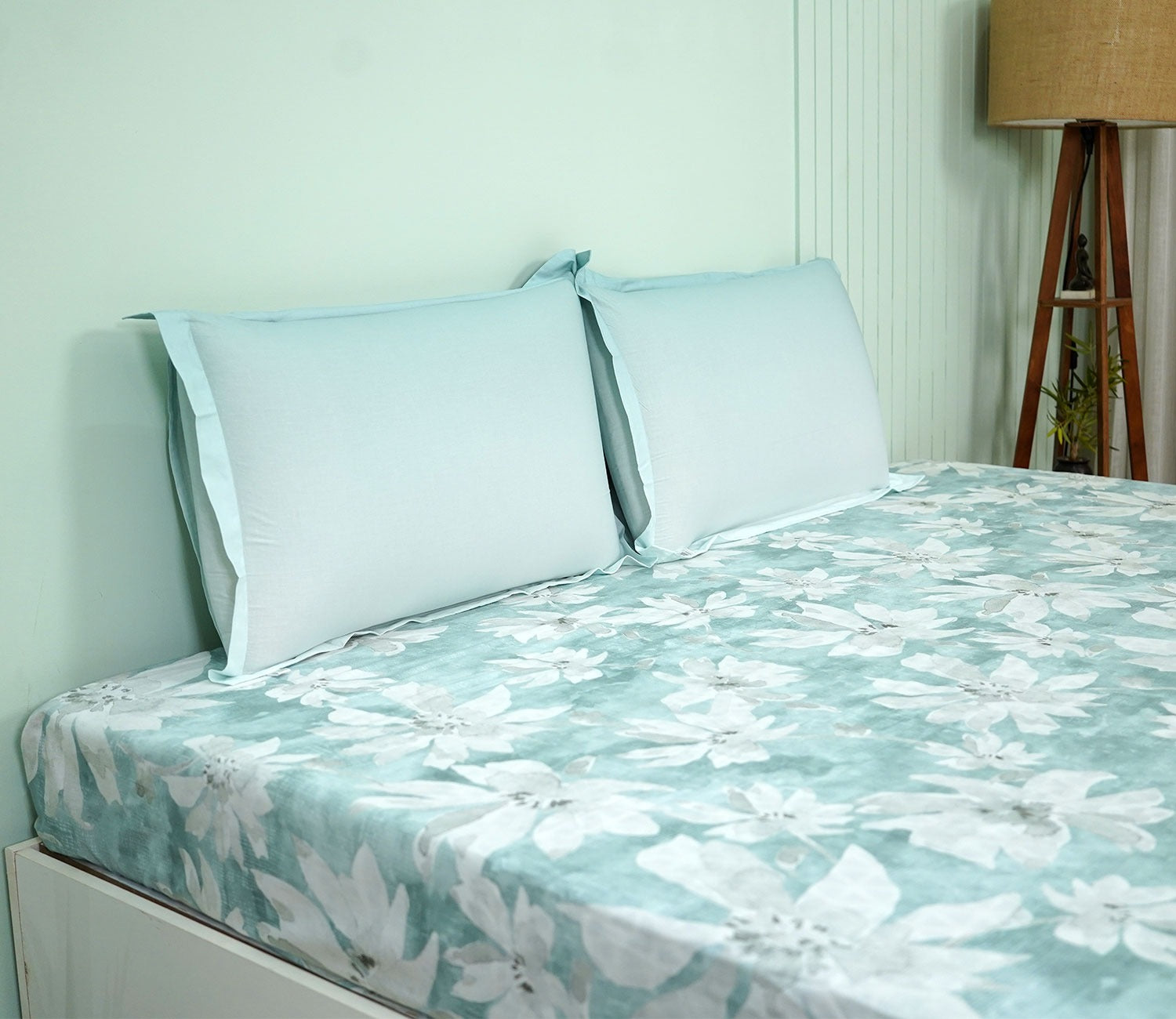 Blossom Flat Cotton Bed Sheet King Size with 2 Pillow Covers (Blue)