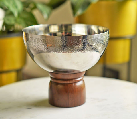 Ranier Metal and Wooden Base Round Bowl (L, Silver)