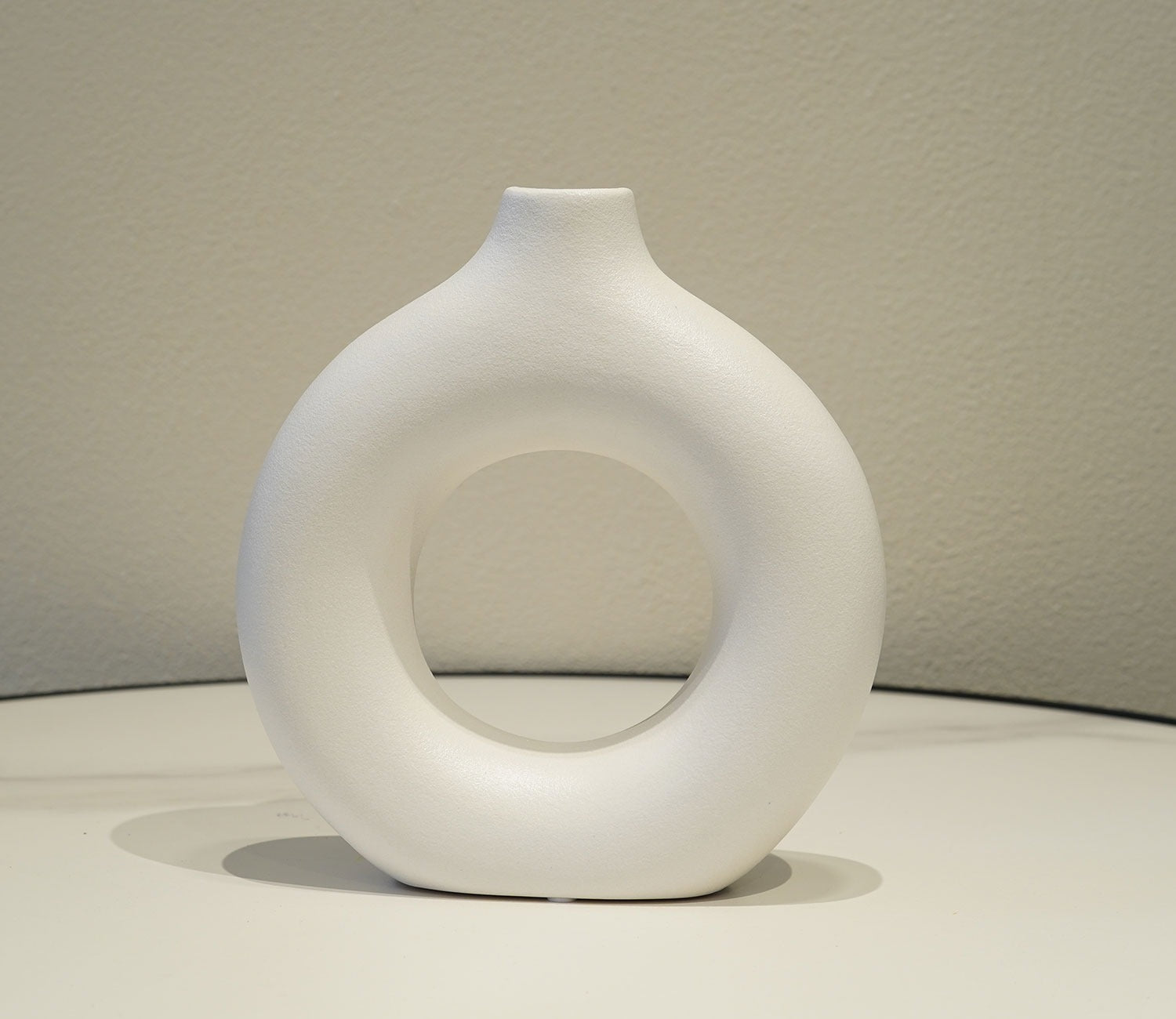 Polymera Ceramic Donut Vase (White, L)