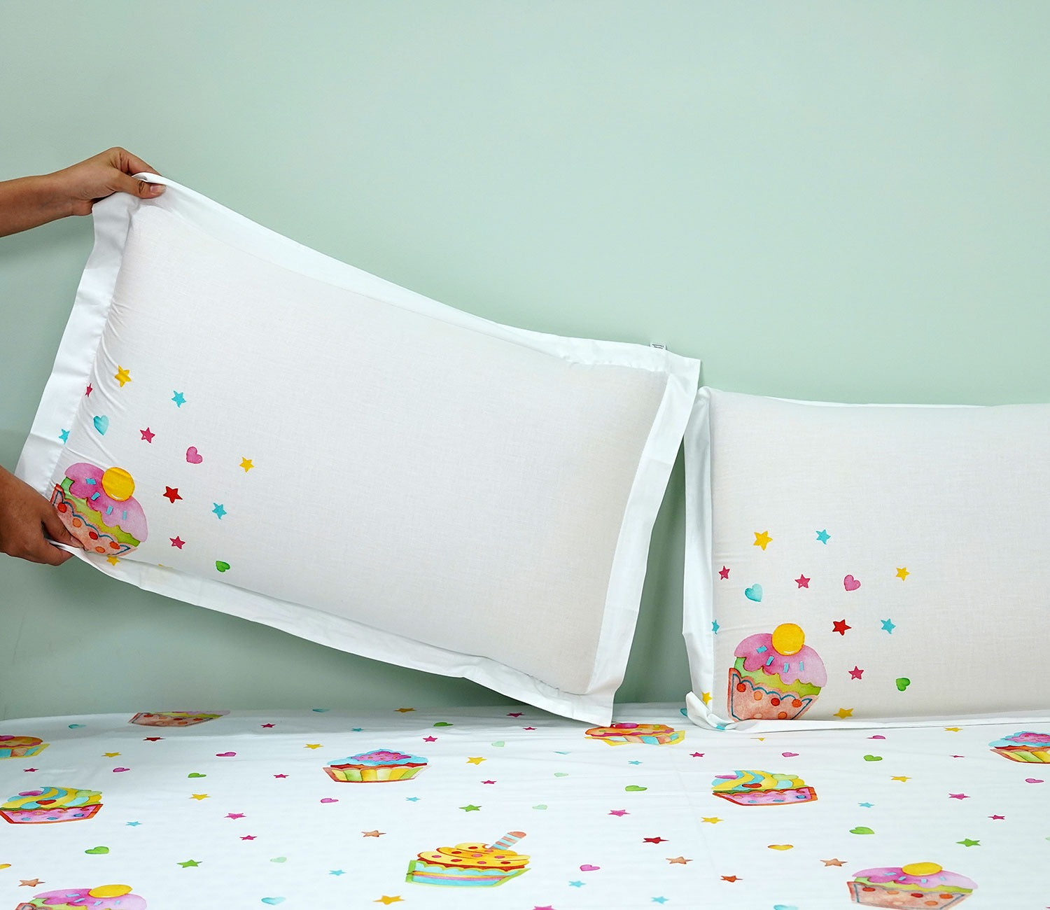 Cupcakes Flat Cotton Kids Bed Sheet King Size with 2 Pillow Covers