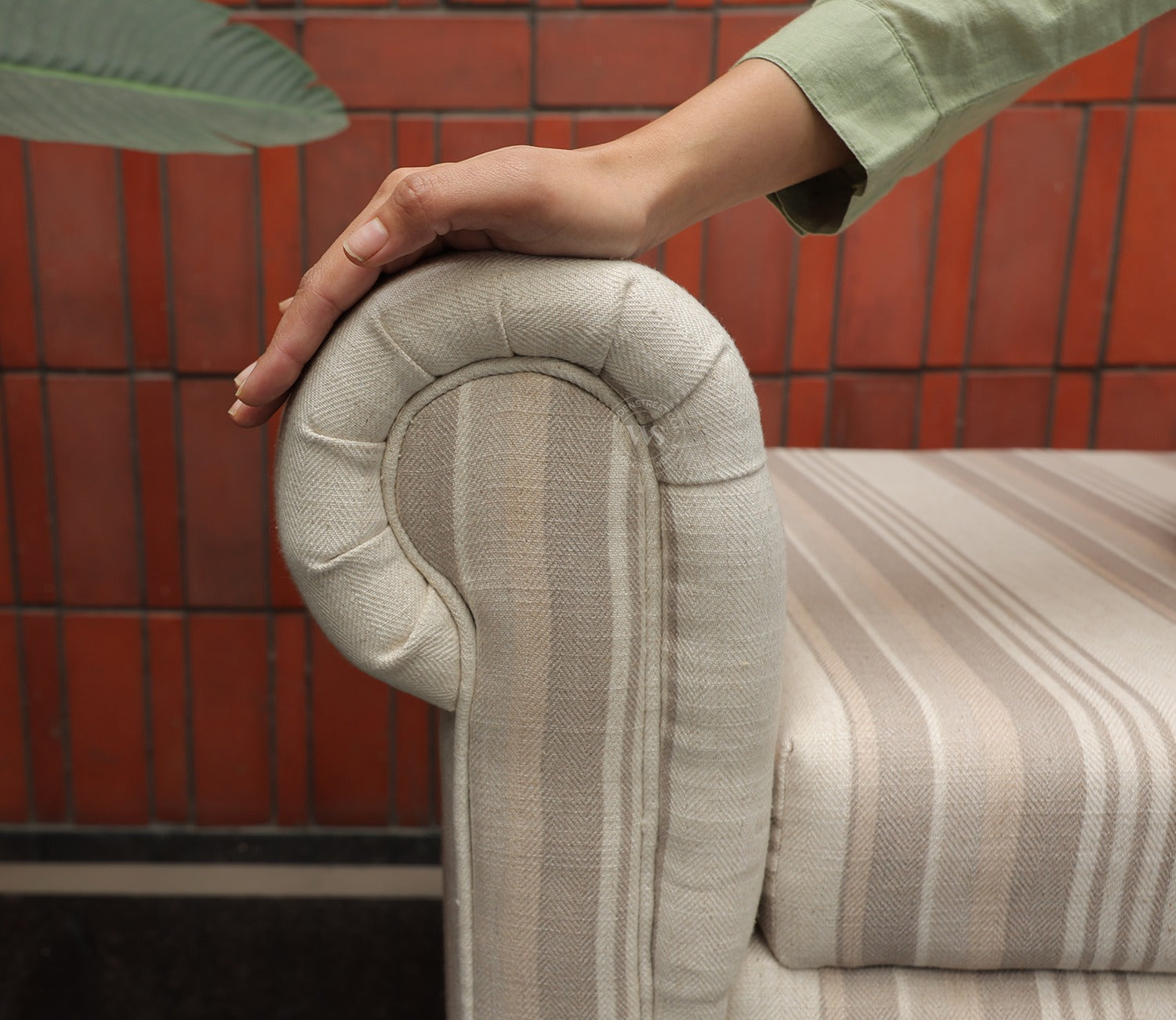 Velo Cushioned Hand Carved Sofa Bench With Hidden Storage (Cream Strip)