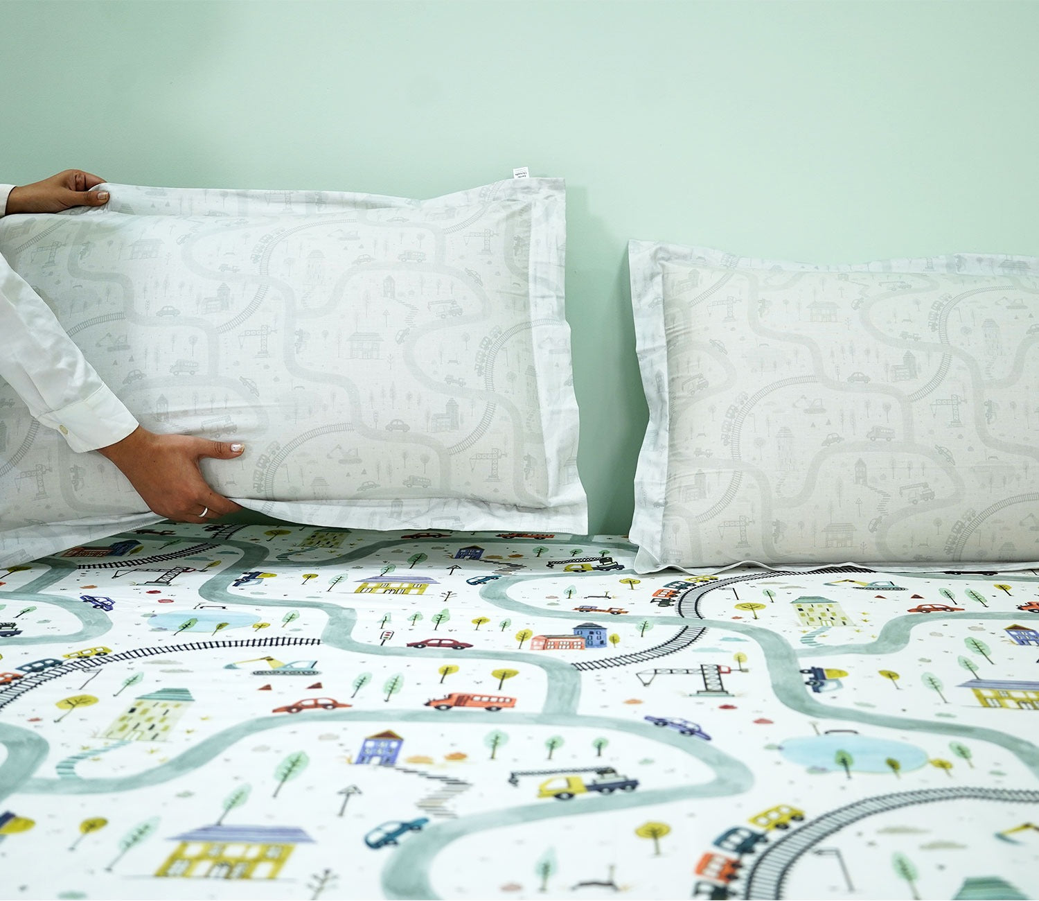 Train And Town Flat Cotton Kids Bed Sheet King Size with 2 Pillow Covers