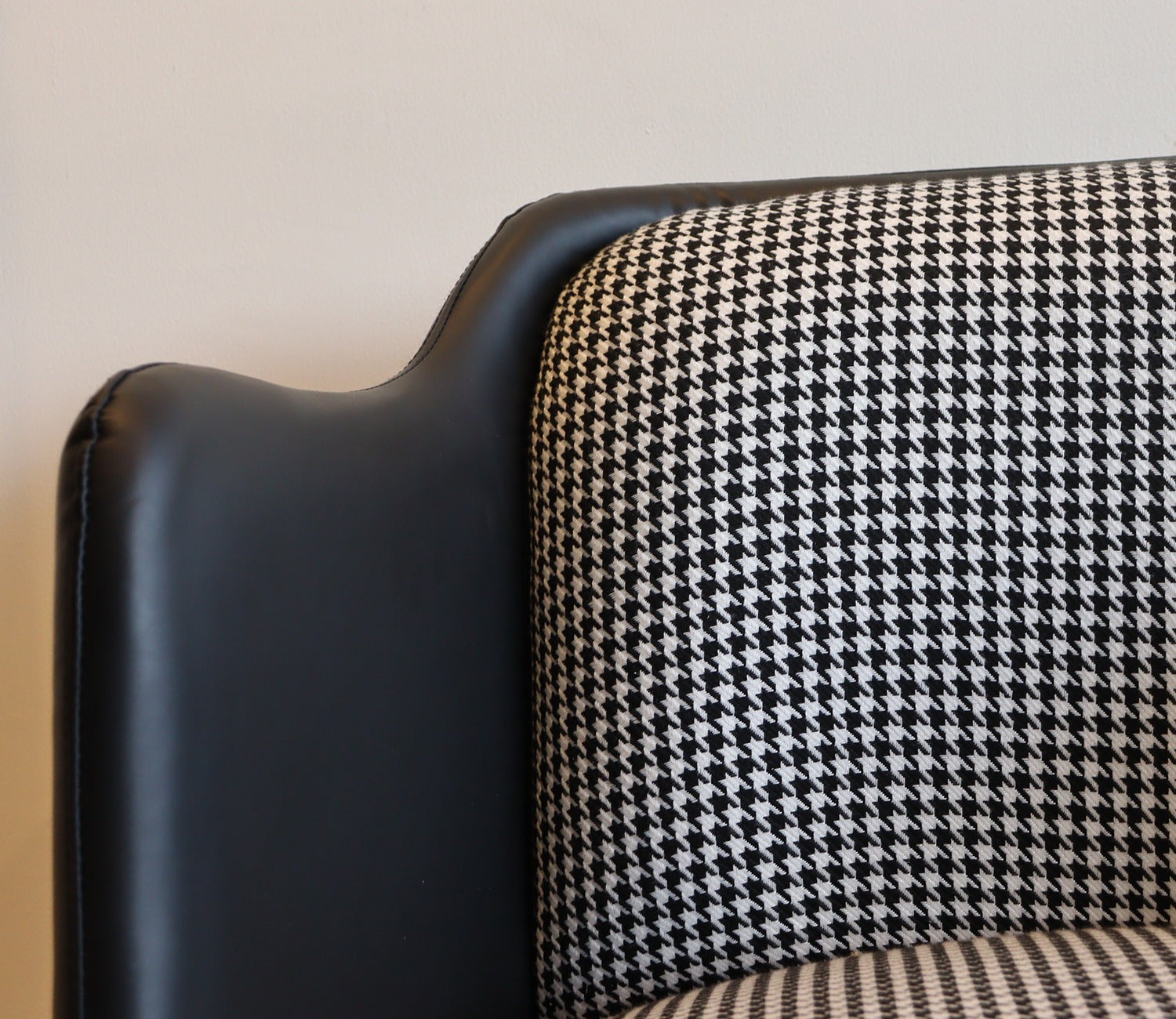 Regina 1 Seater Sofa (Black)