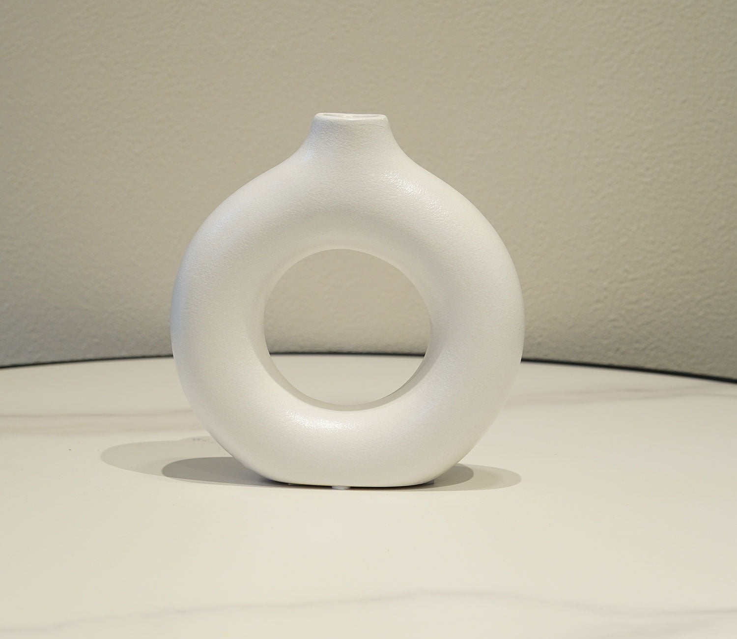 Polymera Ceramic Donut Vase (White, M)
