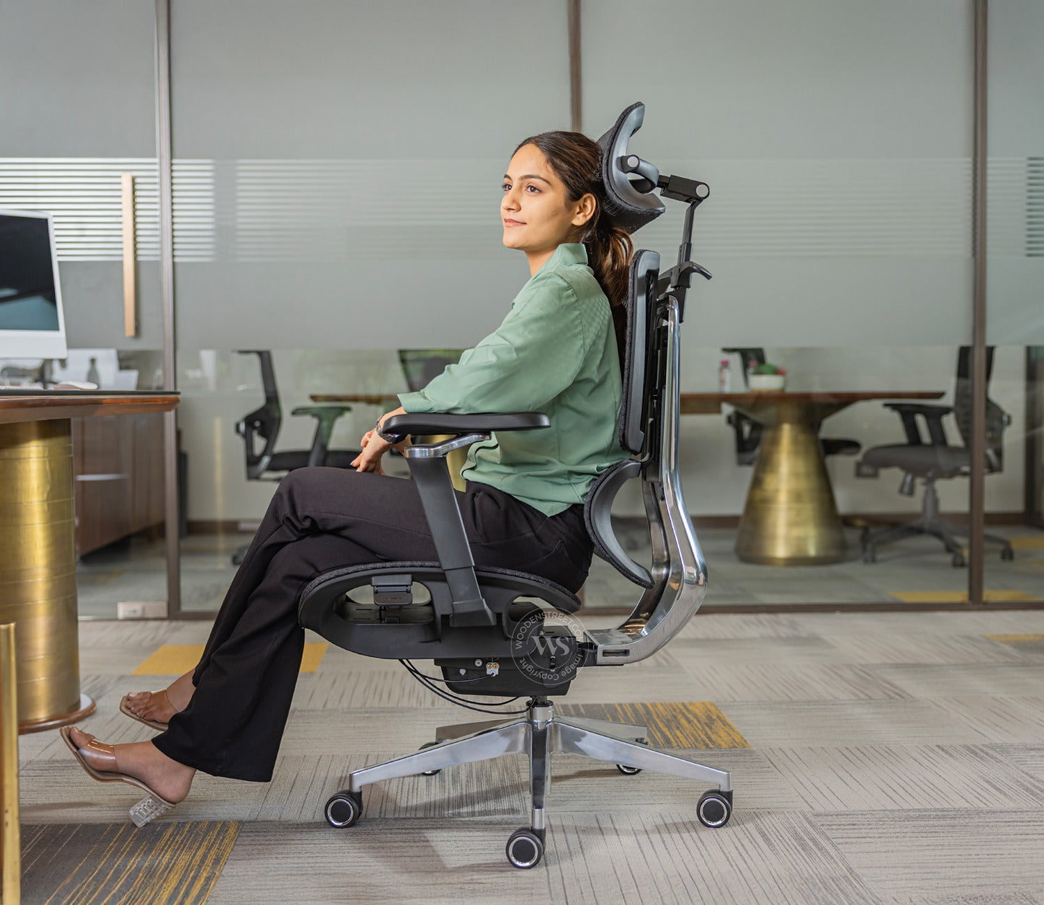 Bezus Premium Ergonomic High-Back Mesh Office Chair (Black)