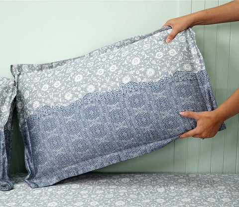 Acanthus Classic Printed King Size Bedsheet (Blue)