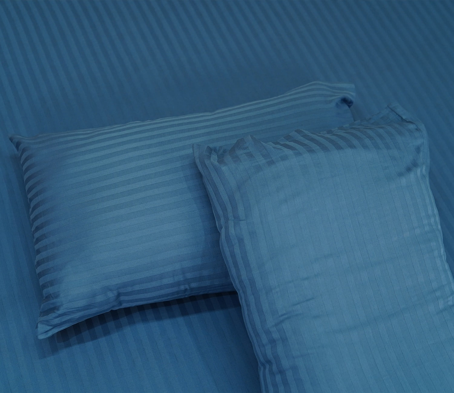 300 TC Pure Cotton Fitted King Size Bedsheet with Satin Stripe with 2 Pillow Covers (Blue)