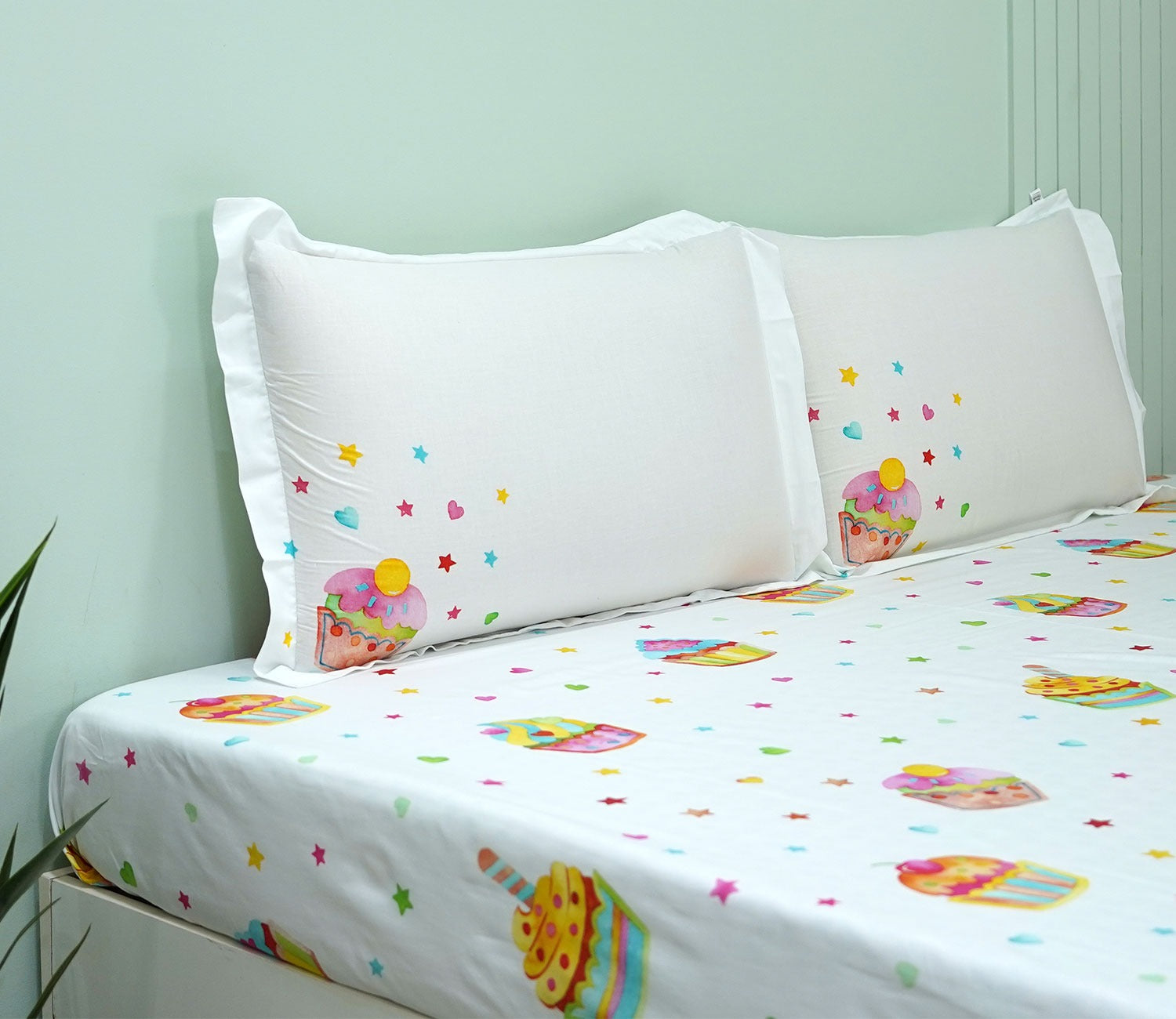 Cupcakes Flat Cotton Kids Bed Sheet King Size with 2 Pillow Covers