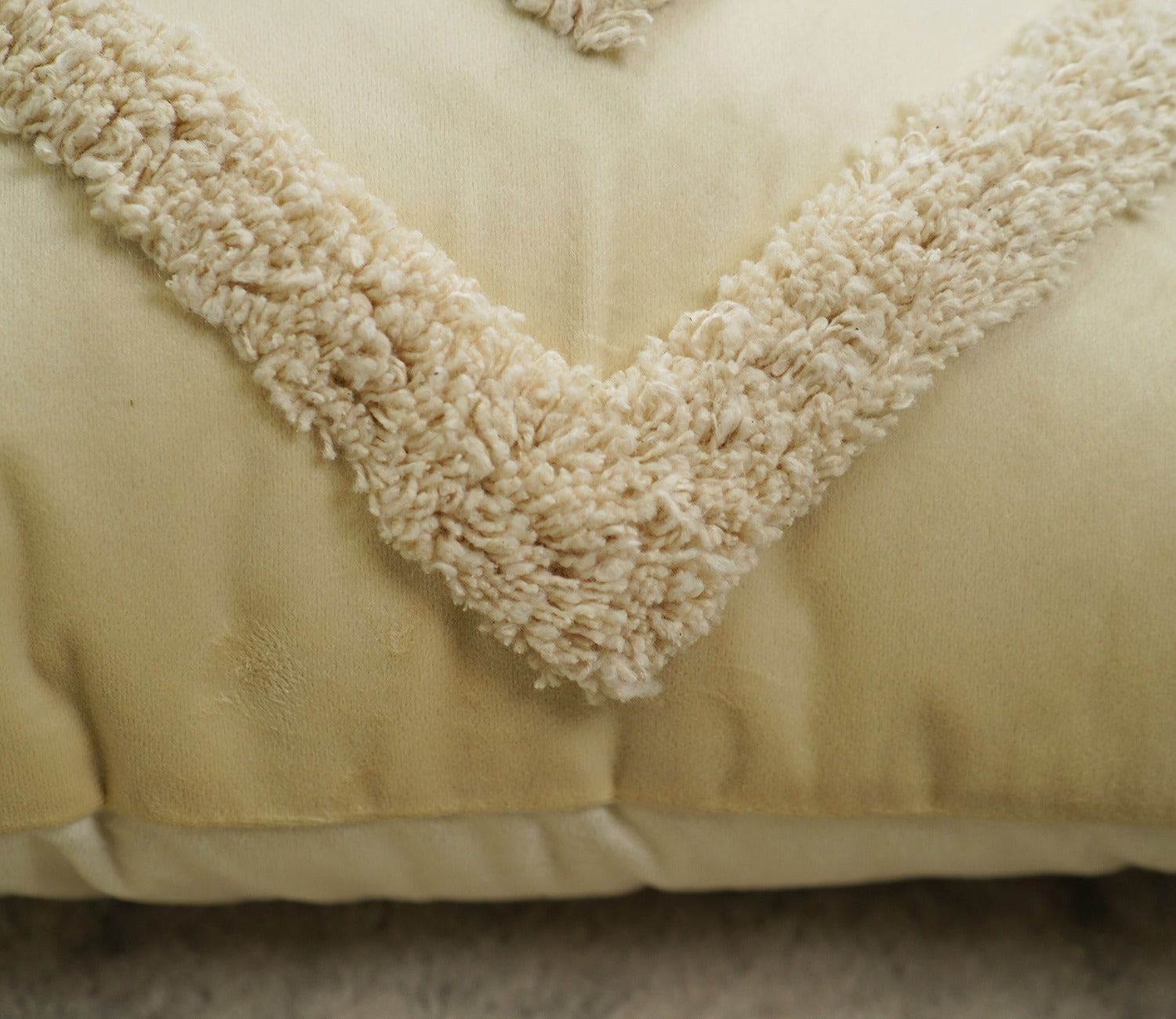 Super Soft Velvet Cushion Covers - Set of 2 (18 x 18 inches, White)