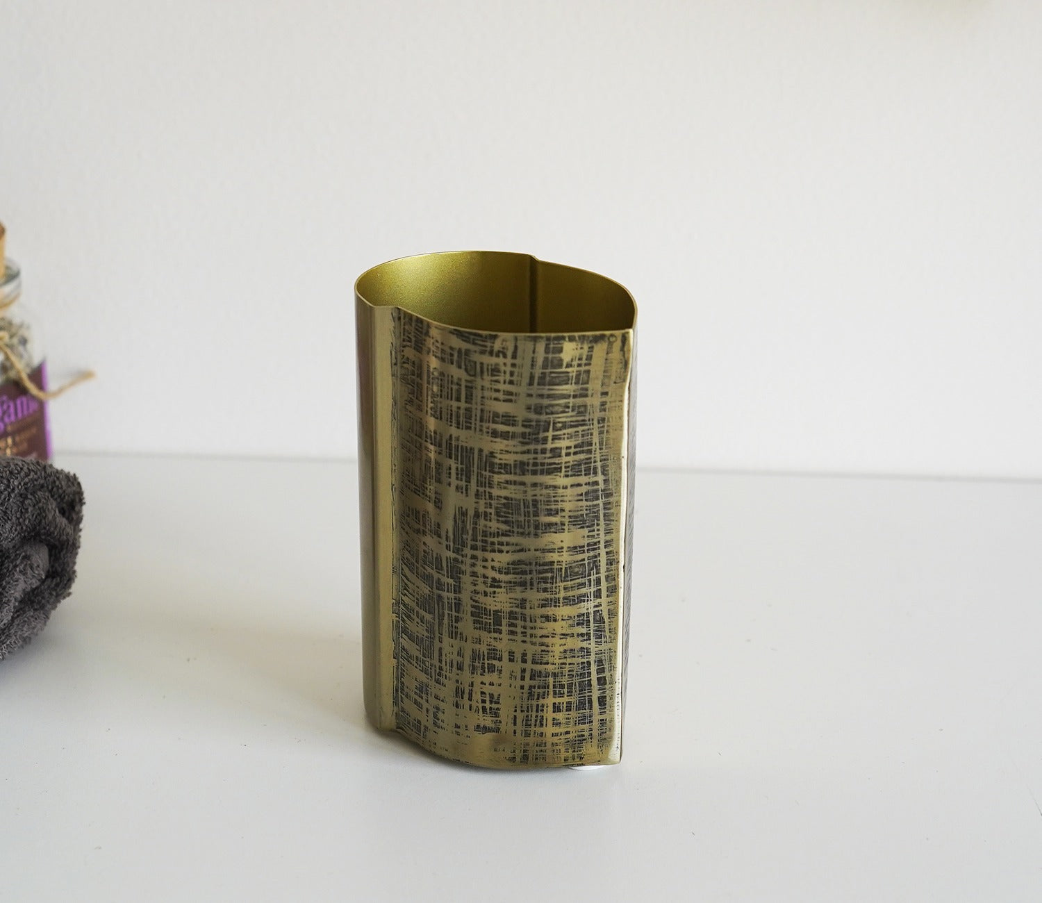 Priscilla Textured Gold And Black Tooth Brush Holder