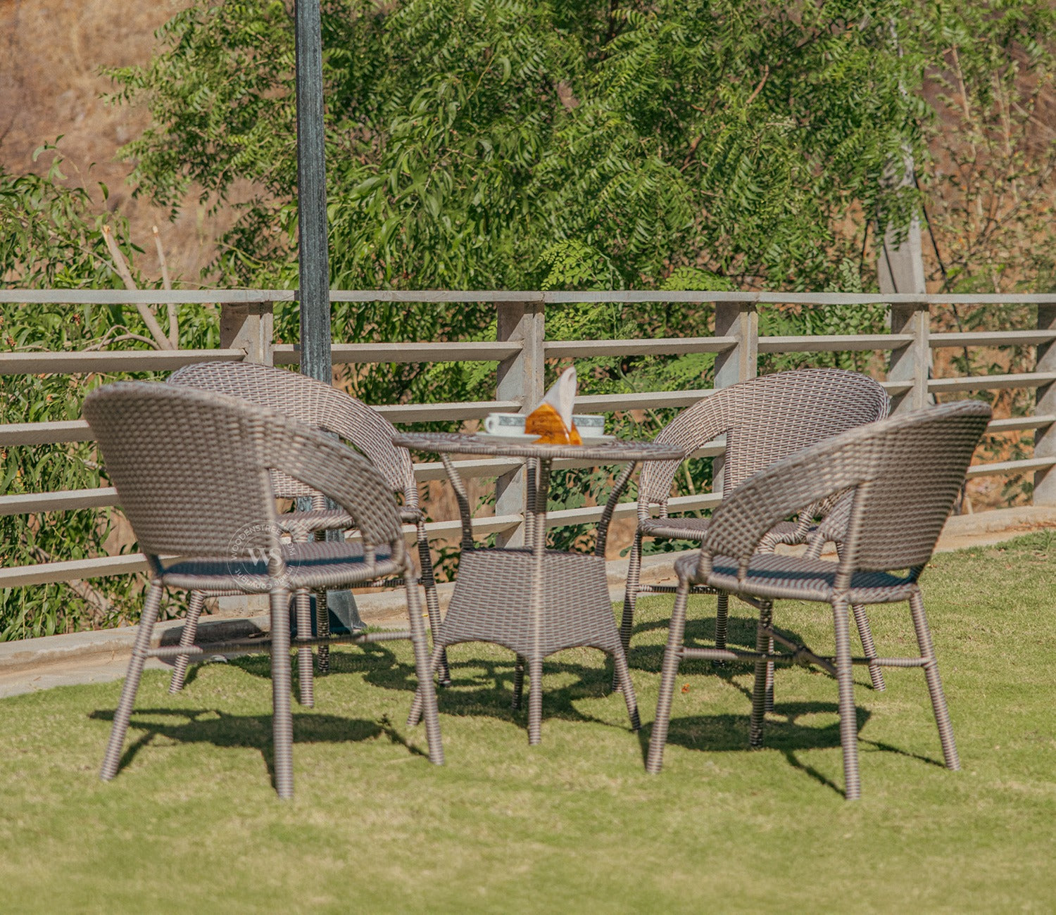 Veneto 4 Seater Outdoor Set (Golden White)