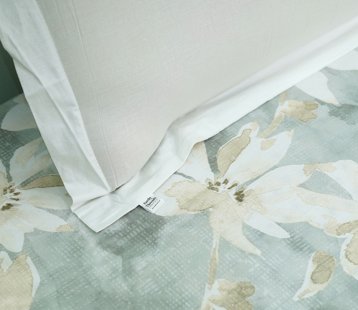 Blossom Flat Cotton Bed Sheet King Size with 2 Pillow Covers (Grey)