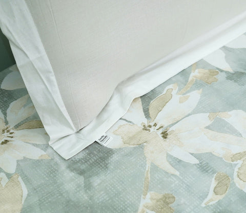 Blossom Flat Cotton Bed Sheet King Size with 2 Pillow Covers (Grey)