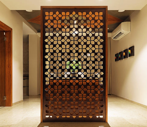 Brown Wooden Handcrafted Wooden Partition