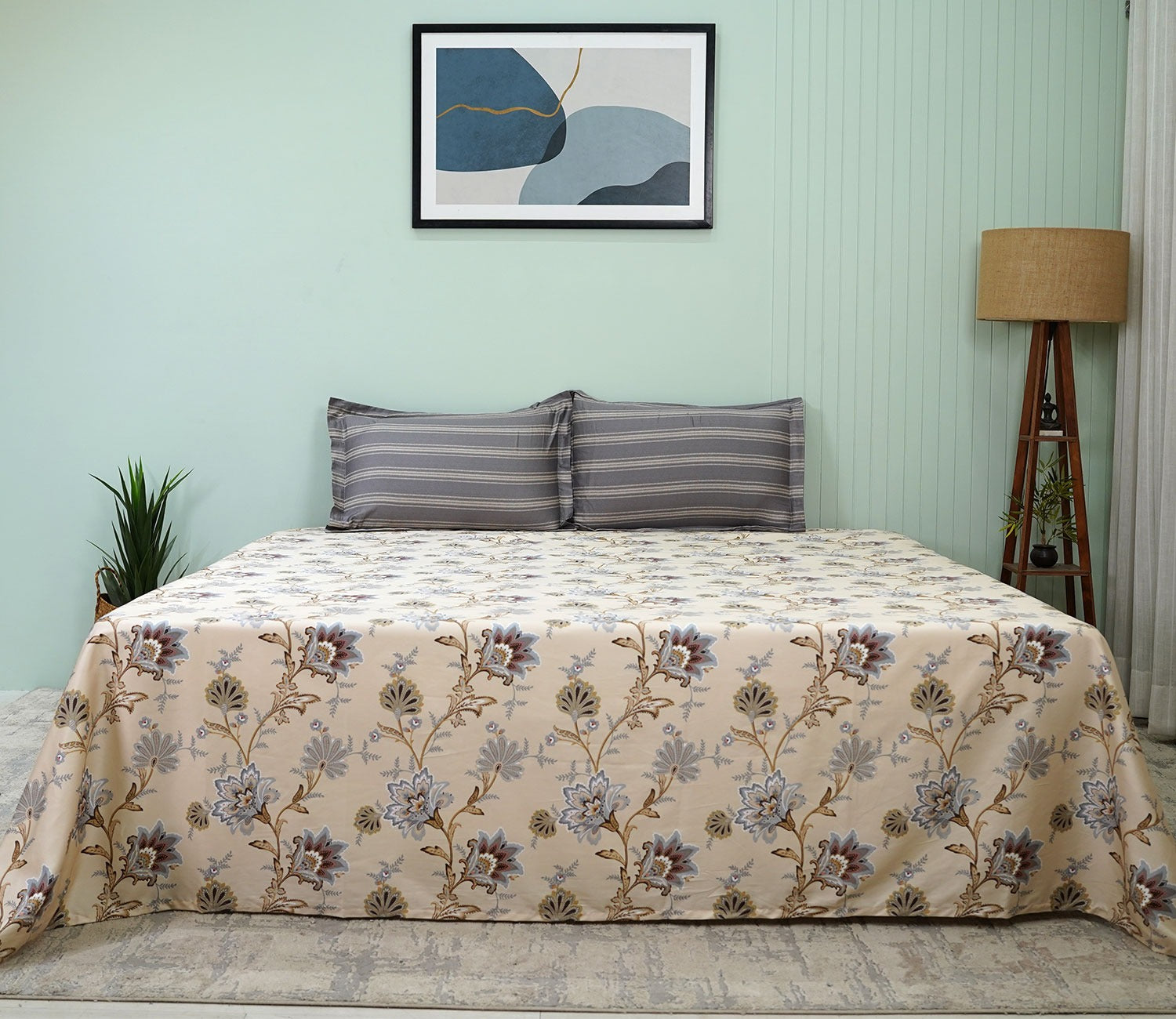 Venusa Classic Printed King Size Bedsheet (Brown)