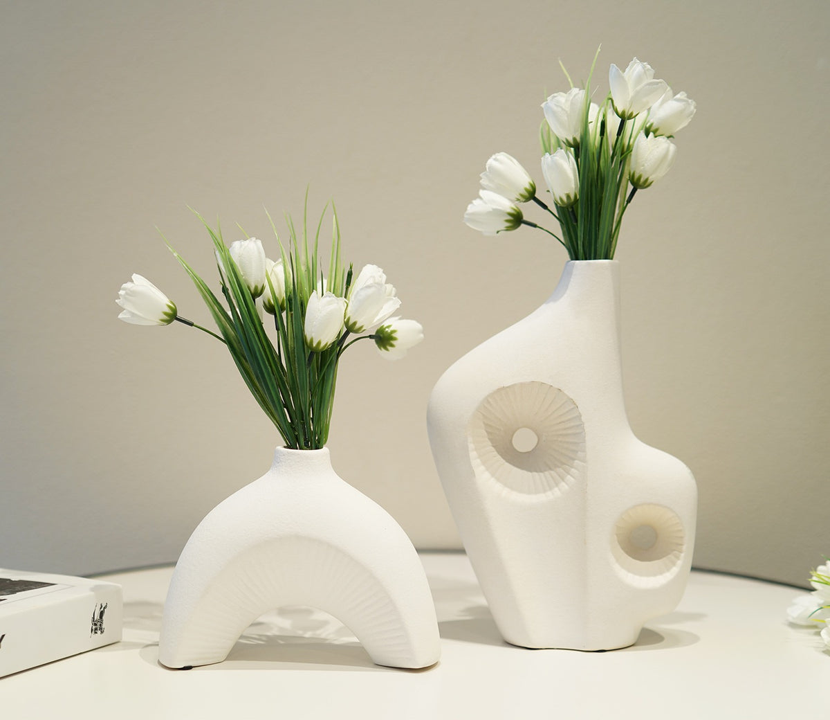 Tranquil Pot Ceramic Vase (White, S)