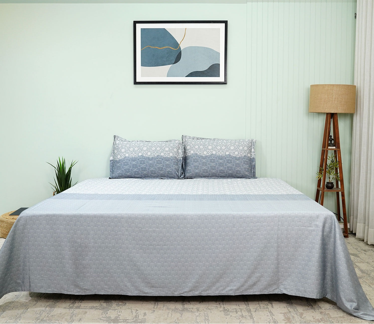 Acanthus Classic Printed King Size Bedsheet (Blue)