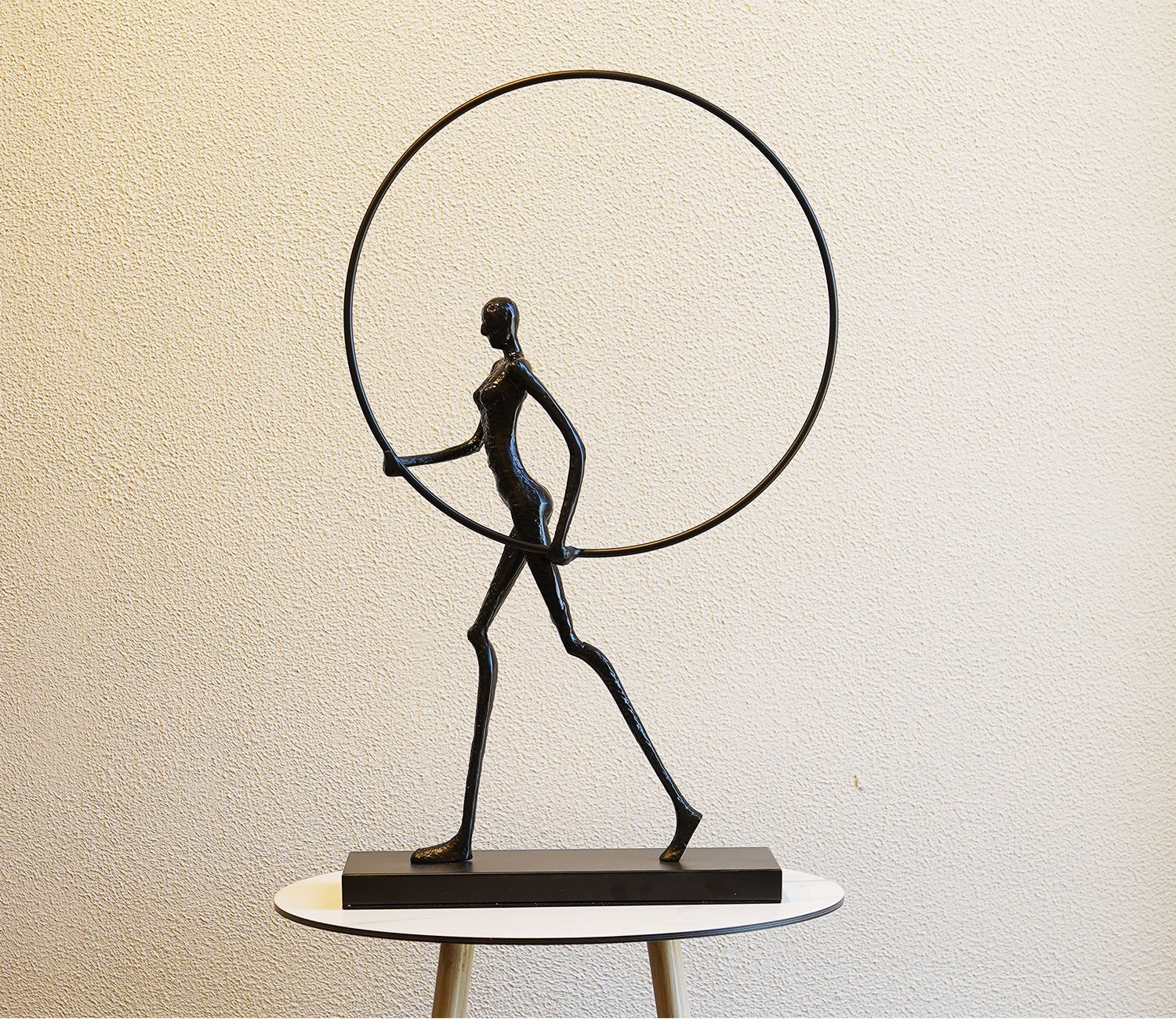 Black Wonder Women Table Showpeice (S, Black)