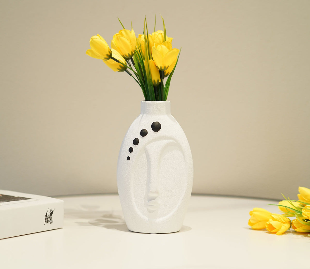 Silkaura Human Face Ceramic Vase (White, S)