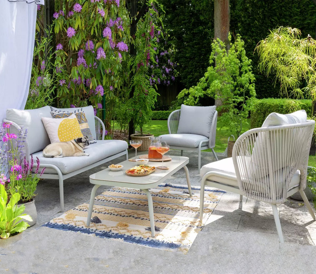 White Rope 4 Seater Sofa Set With Table And White Cushions