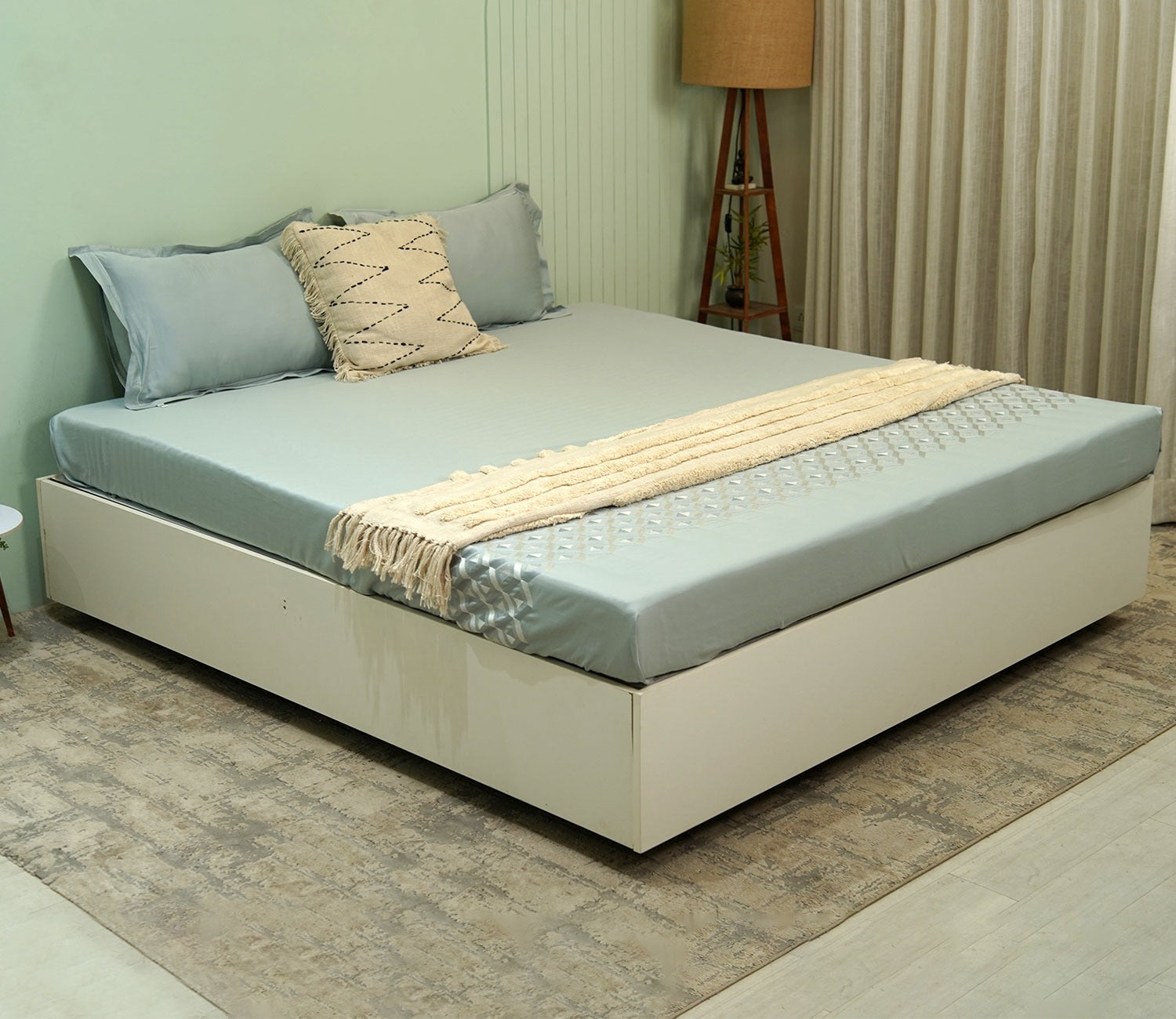 Rhombus Chain Embroidery Flat Cotton Bed Sheet King Size with 2 Pillow Covers