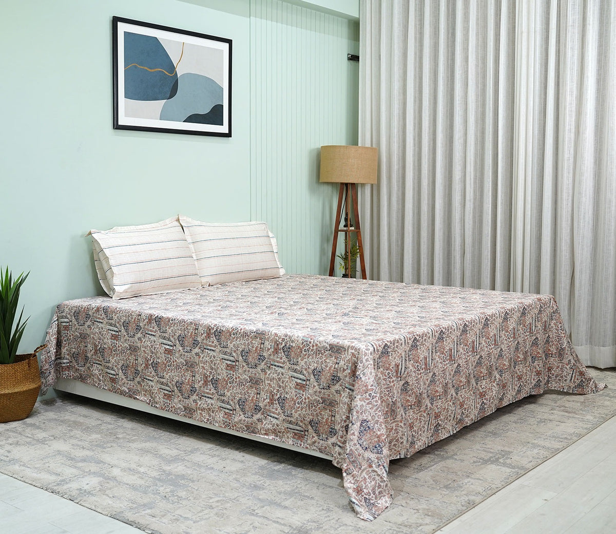 Allure Classic Printed King Size Bedsheet (Peach)