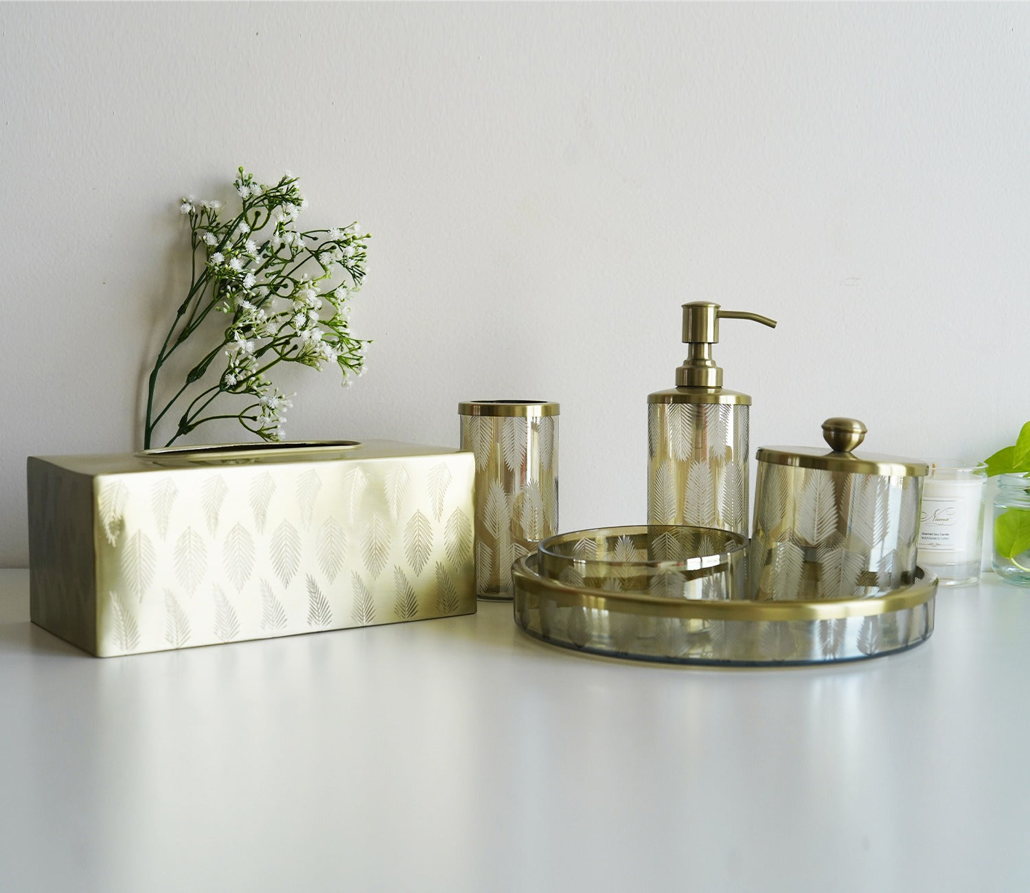 Midori Self Leaf Gold And Black Luster Soap Dish