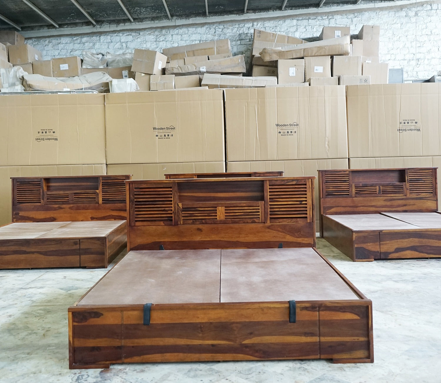 Ferguson Sheesham Wood Hydraulic Bed With Storage (Queen Size, Honey Finish)