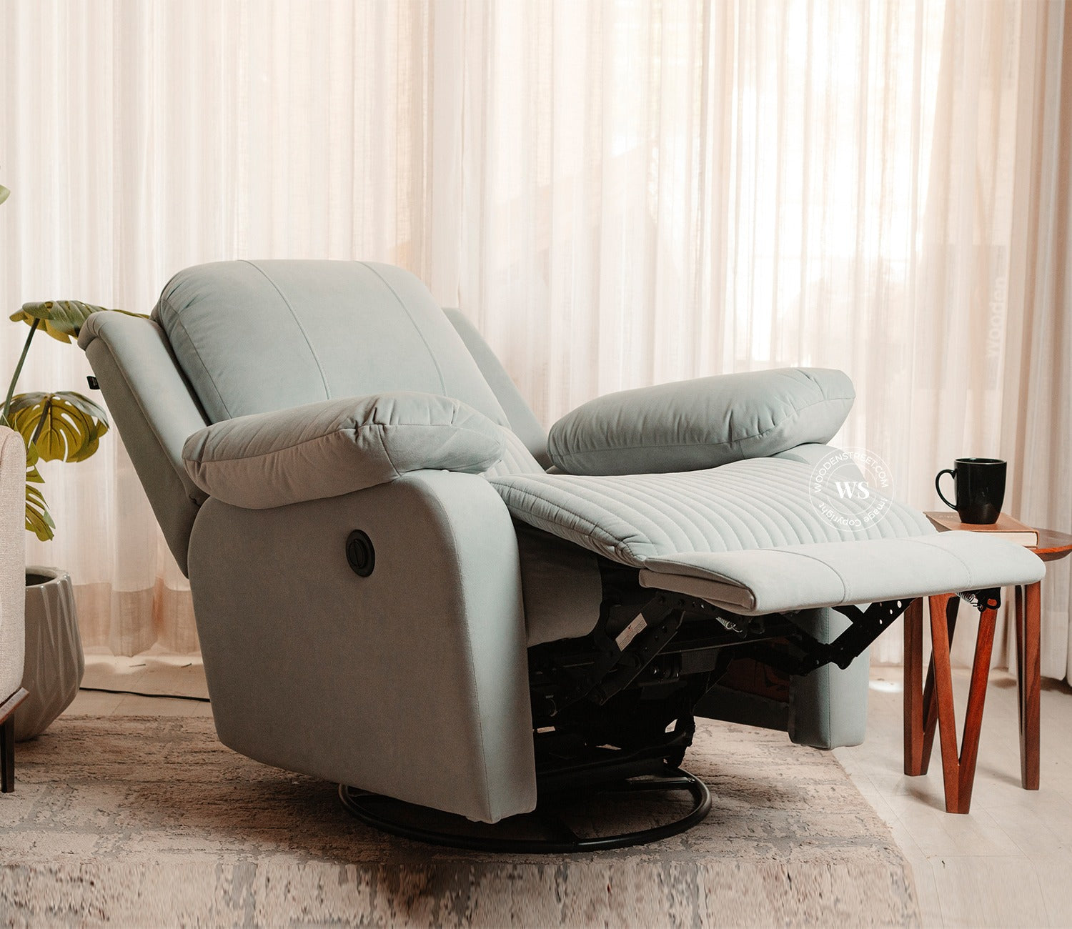 Arvana Motorized Recliner Sofa (Grey)