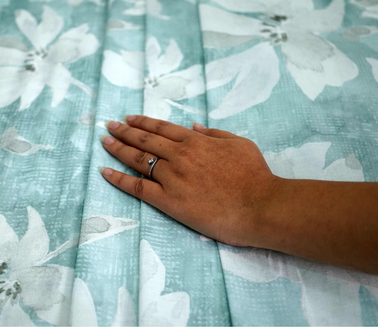 Blossom Flat Cotton Bed Sheet King Size with 2 Pillow Covers (Blue)