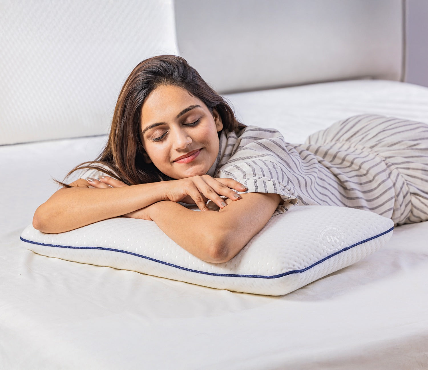 Moonmist Memory Foam Orthopedic Pillow for Neck and Shoulder Pain Relief with Removable Cover (Medium, White)