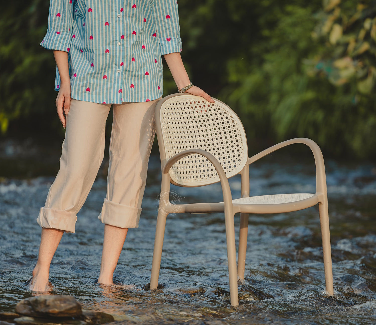 Avelis Premium Outdoor Chair with Rattan-Style Weave & PP Durability (Grey)