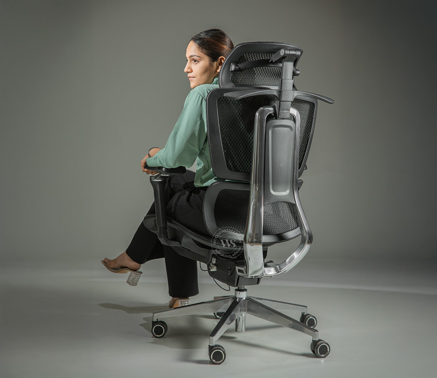 Bezus Premium Ergonomic High-Back Mesh Office Chair (Black)