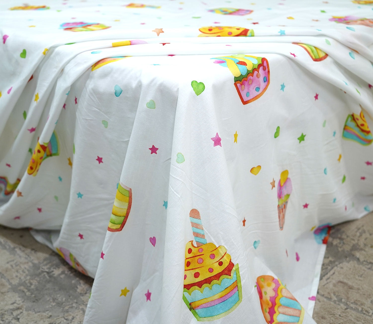 Cupcakes Flat Cotton Kids Bed Sheet King Size with 2 Pillow Covers