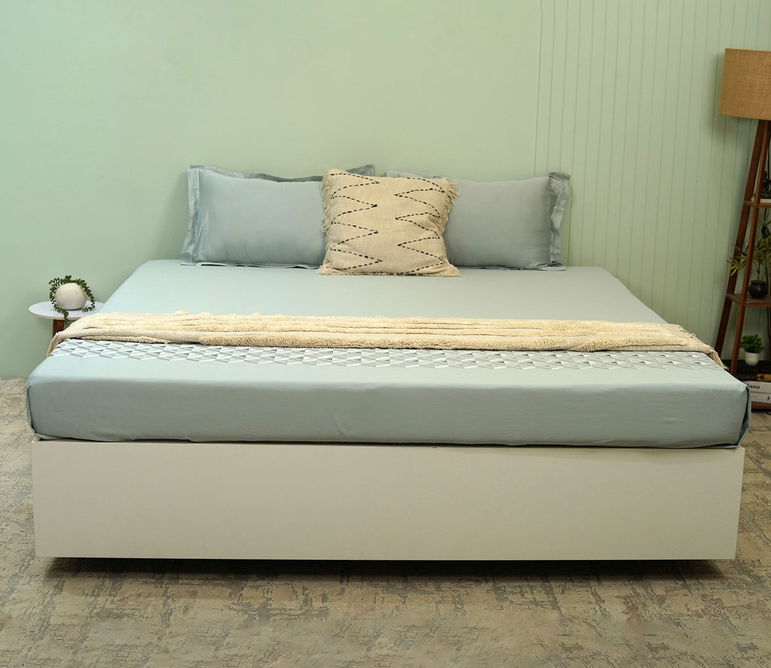 Rhombus Chain Embroidery Flat Cotton Bed Sheet King Size with 2 Pillow Covers