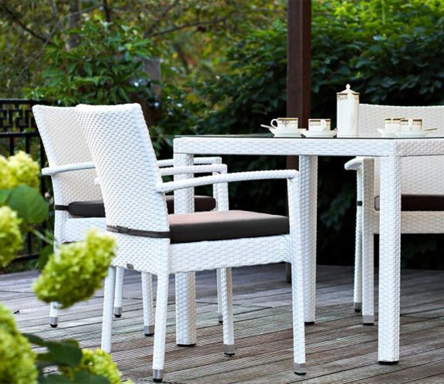 White Wicker And Rattan 4 Seater Dining Set With Dark Brown Cushions
