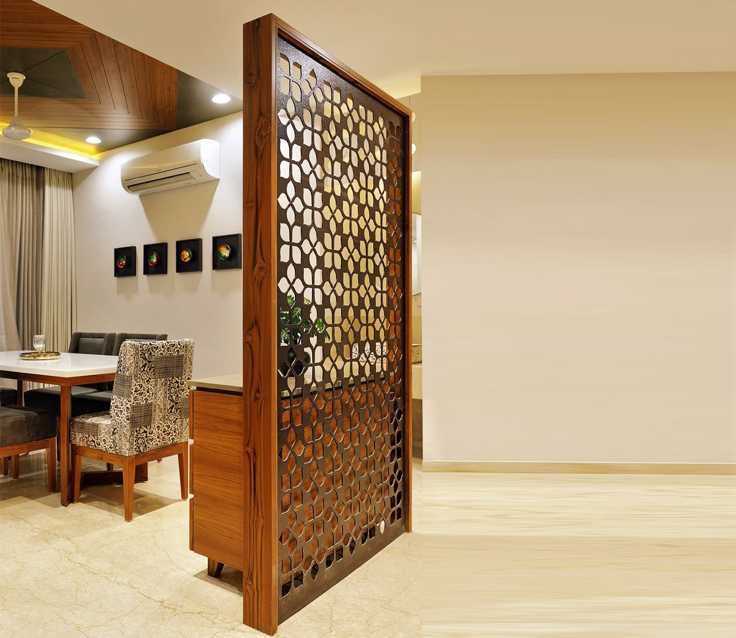 Brown Wooden Handcrafted Wooden Partition