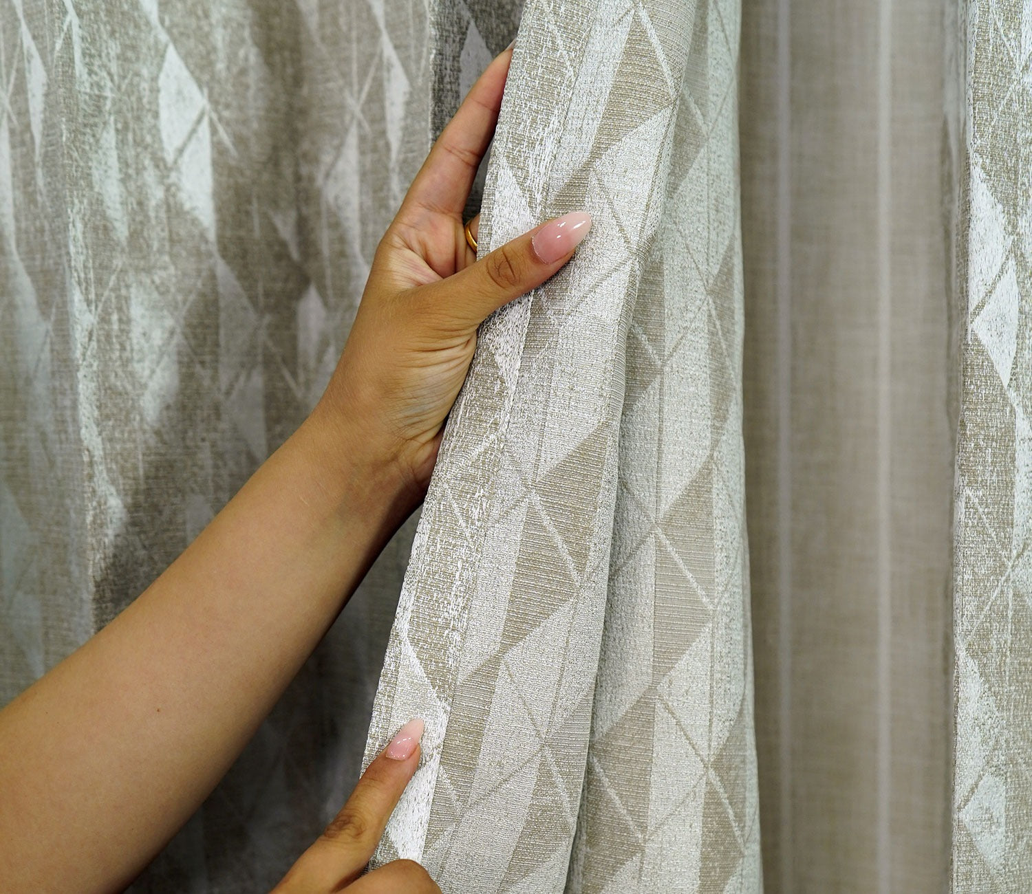 Diamond Cut 1 Piece Blackout Curtain (Beige, 7 Feet)