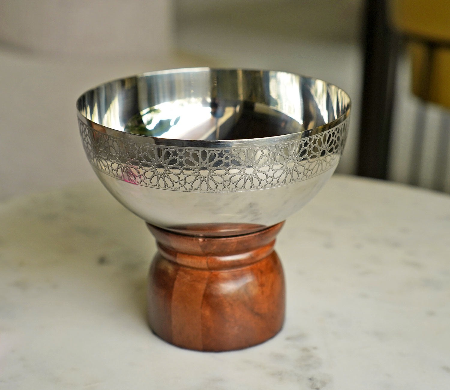 Ranier Metal and Wooden Base Round Bowl (S, Silver)