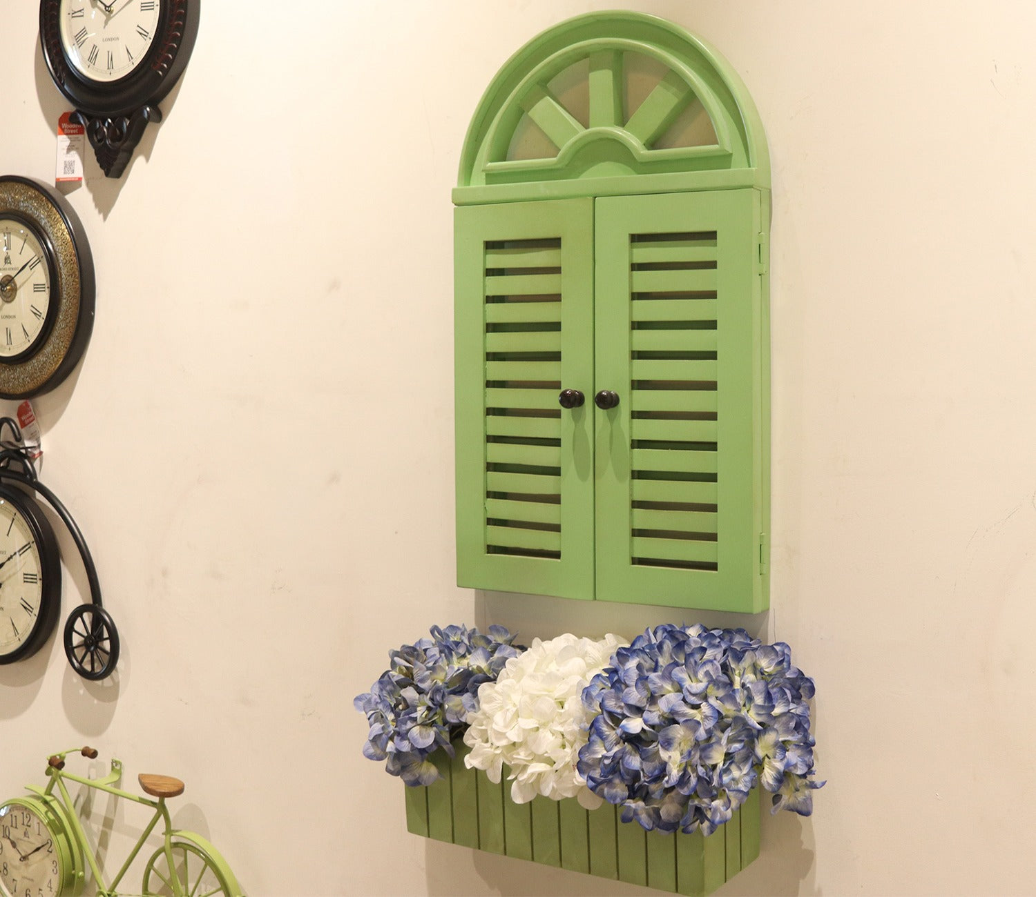 Pinot Wooden Window Frame (Distress Pista Green)